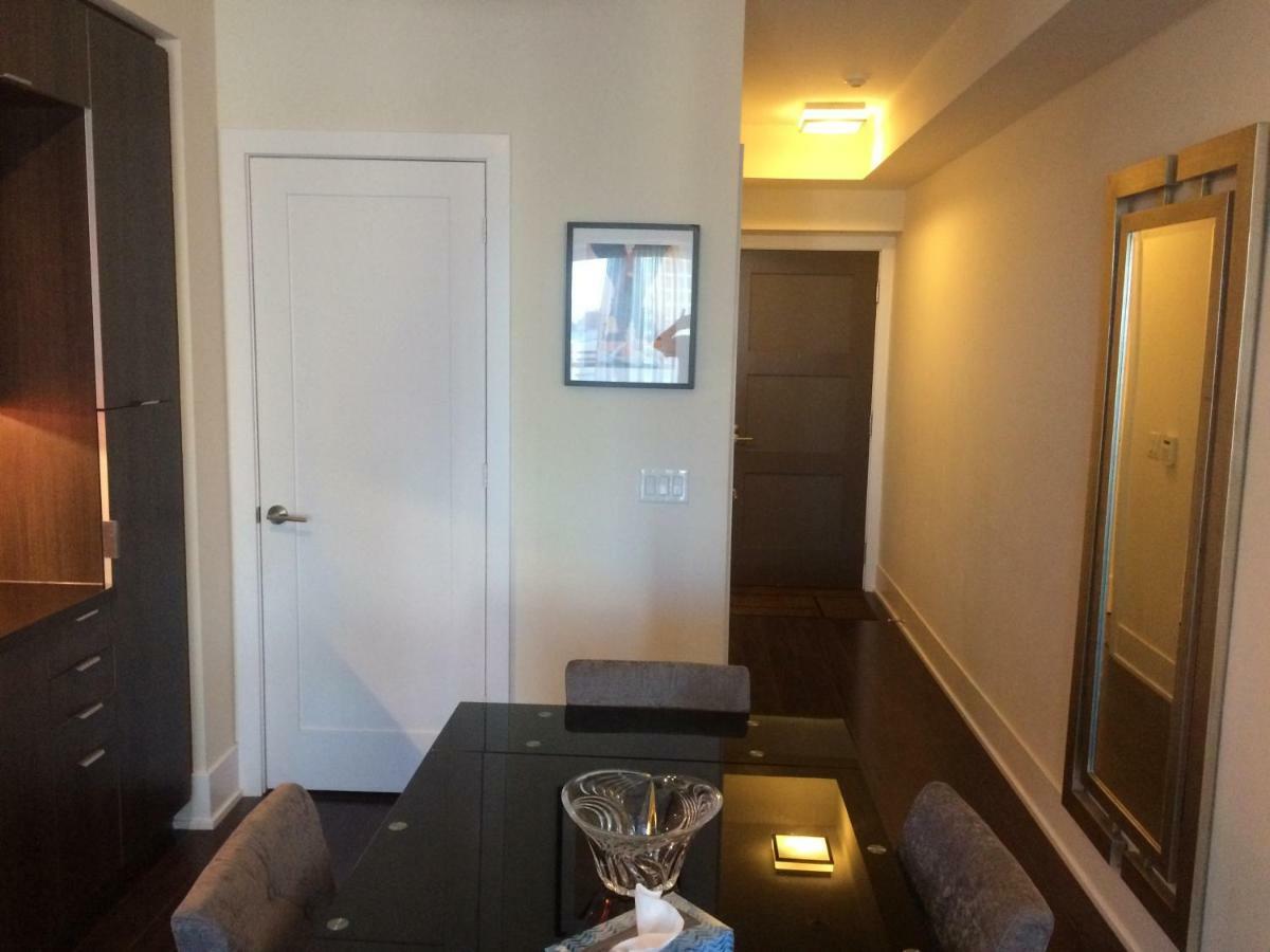 Luxury Condo On Cn Tower Toronto Luaran gambar