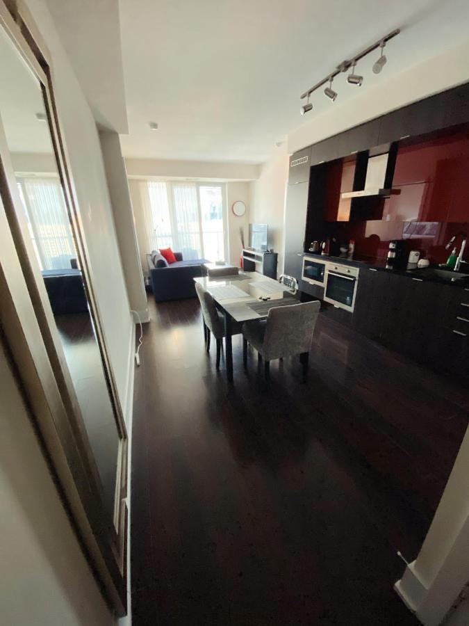 Luxury Condo On Cn Tower Toronto Luaran gambar