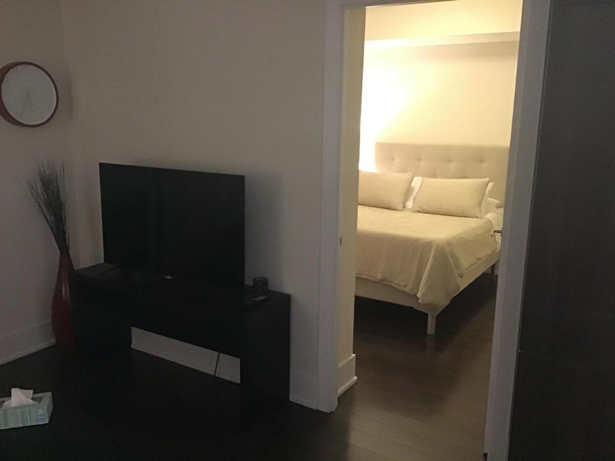 Luxury Condo On Cn Tower Toronto Luaran gambar