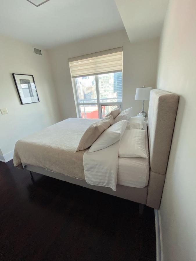 Luxury Condo On Cn Tower Toronto Luaran gambar
