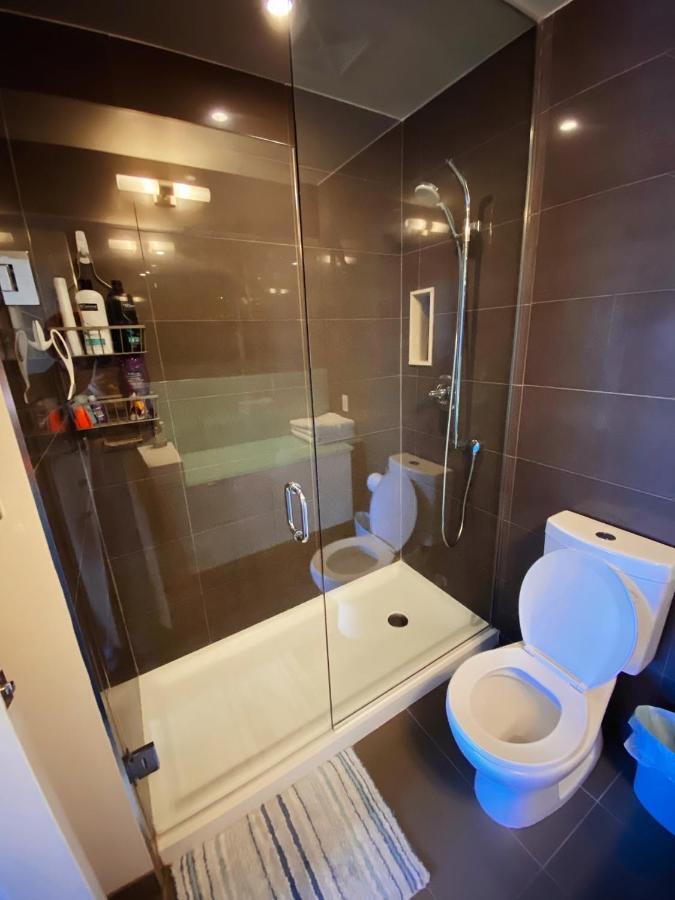 Luxury Condo On Cn Tower Toronto Luaran gambar