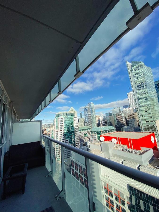 Luxury Condo On Cn Tower Toronto Luaran gambar